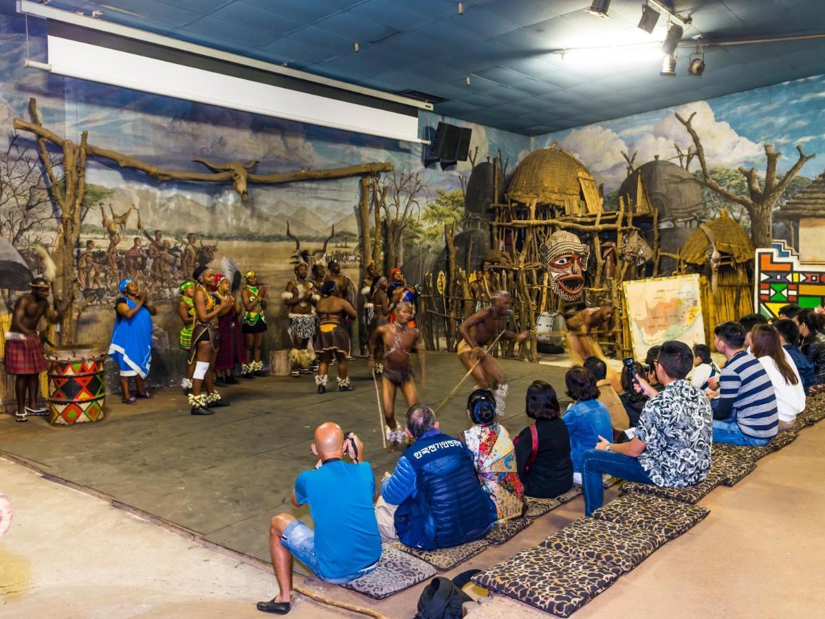 Aha Lesedi African Lodge & Cultural Village Broederstroom Kültér fotó